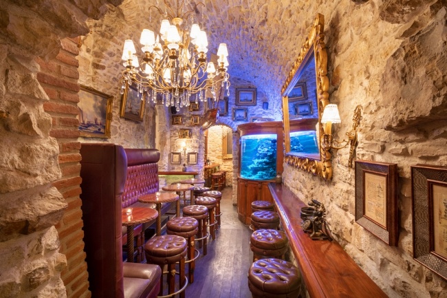 Black Angel's Bar, interiér