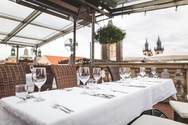 Terasa U Prince, firemní akce, uspořádání stolů