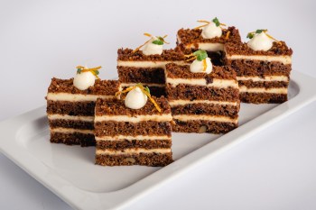 carrot-cake-sada-mini-dezert-praha