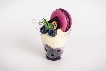 mini-vanilkova-panna-cotta-boruvky-praha