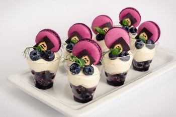 sada-mini-vanilkova-panna-cotta-boruvky-praha